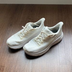 White HOKA Clifton 8